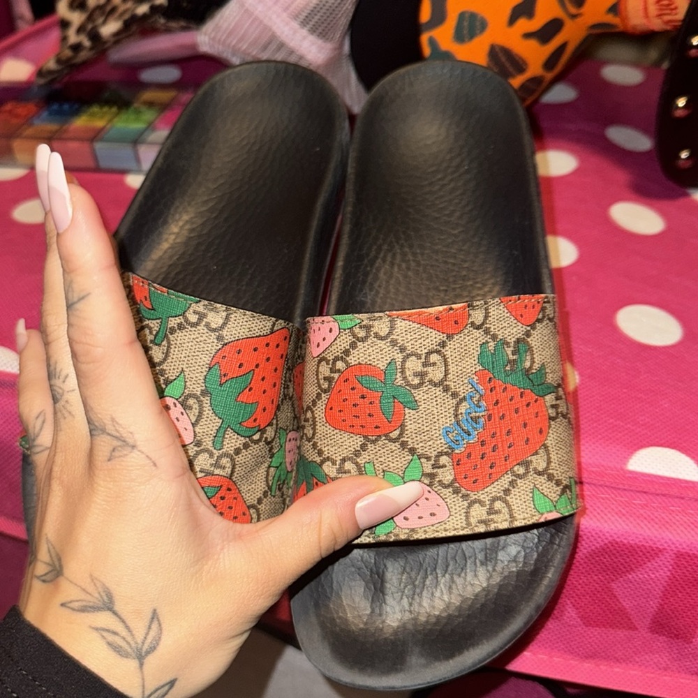 Gucci Black and Multicolor Strawberry Slides - Picture 7 of 8